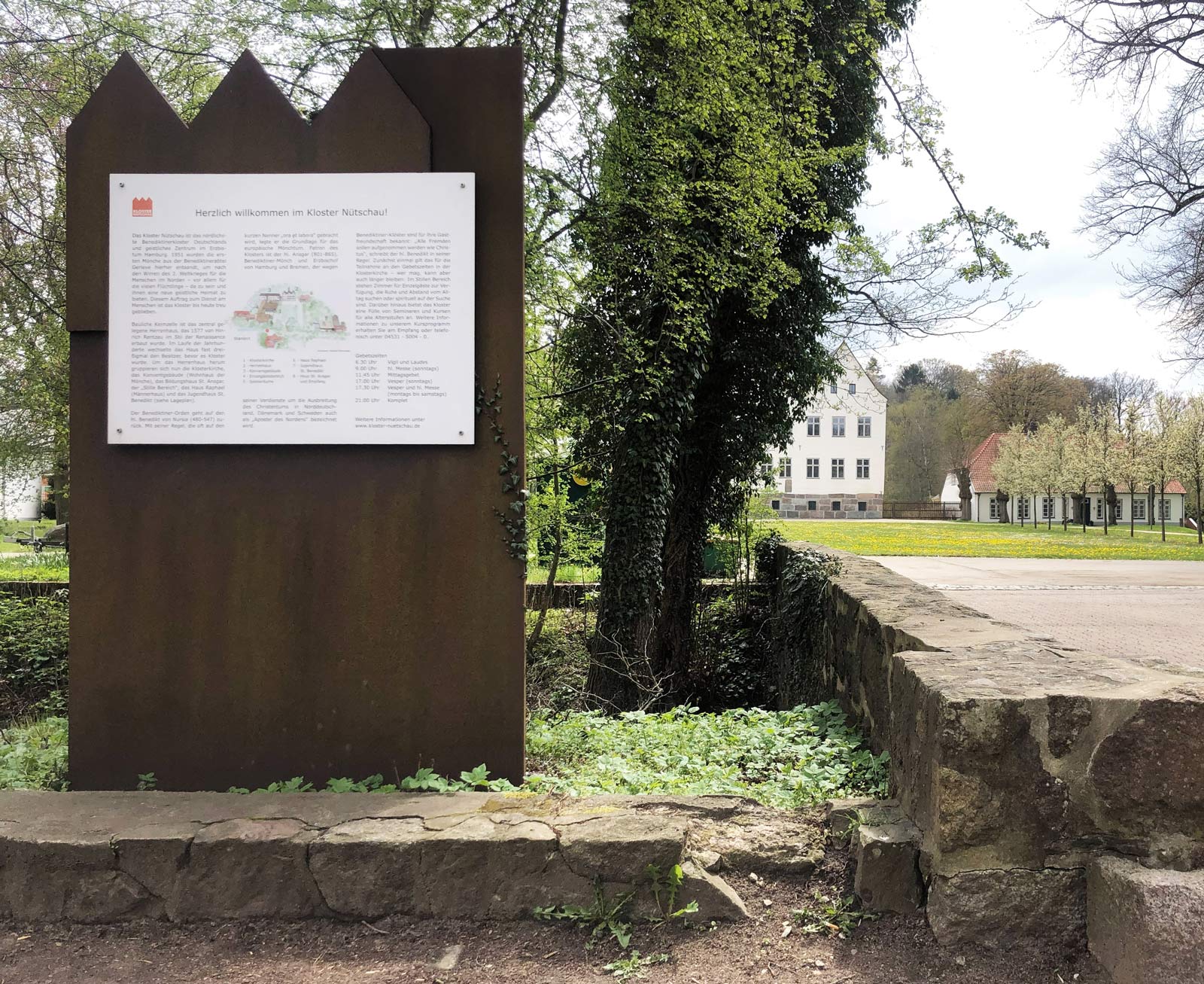 Kloster Nuetschau, Skulptur